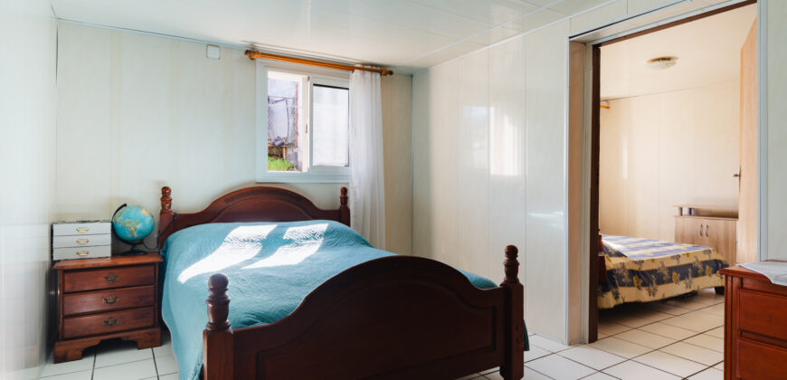 Pont d&rsquo;Yves (Le Tampon) – Maison de 8 pièces dont 5 chambres 150m² – 730m² terrain constructible – fort potentiel