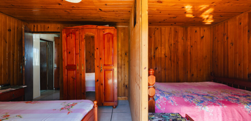 Pont d&rsquo;Yves (Le Tampon) – Maison de 8 pièces dont 5 chambres 150m² – 730m² terrain constructible – fort potentiel