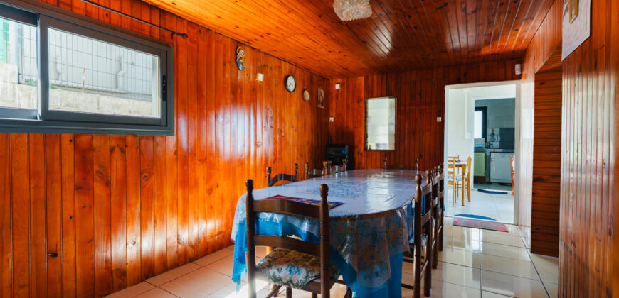 Pont d&rsquo;Yves (Le Tampon) – Maison de 8 pièces dont 5 chambres 150m² – 730m² terrain constructible – fort potentiel