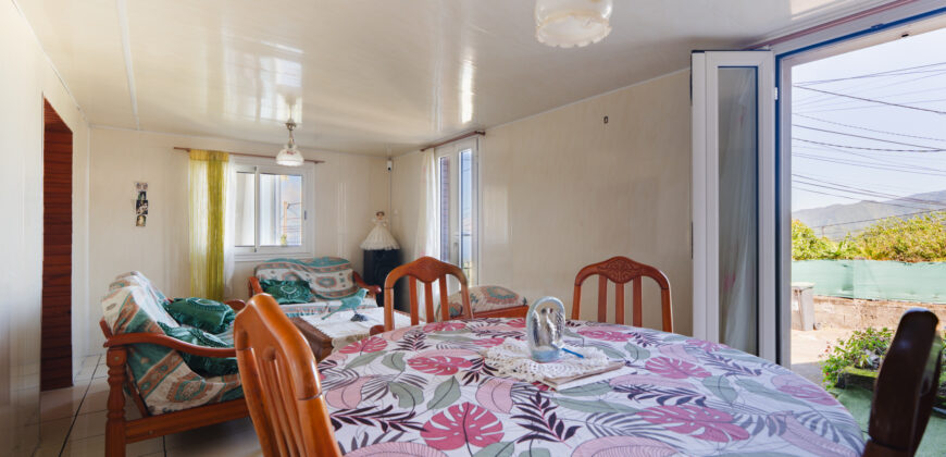 Pont d&rsquo;Yves (Le Tampon) – Maison de 8 pièces dont 5 chambres 150m² – 730m² terrain constructible – fort potentiel