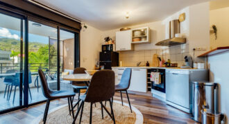 La Possession — T2 contemporain avec varangue : vue montagne, beaux volumes et emplacement central