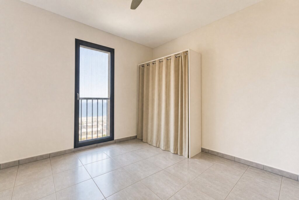 Chambre avec vue mer et rangement